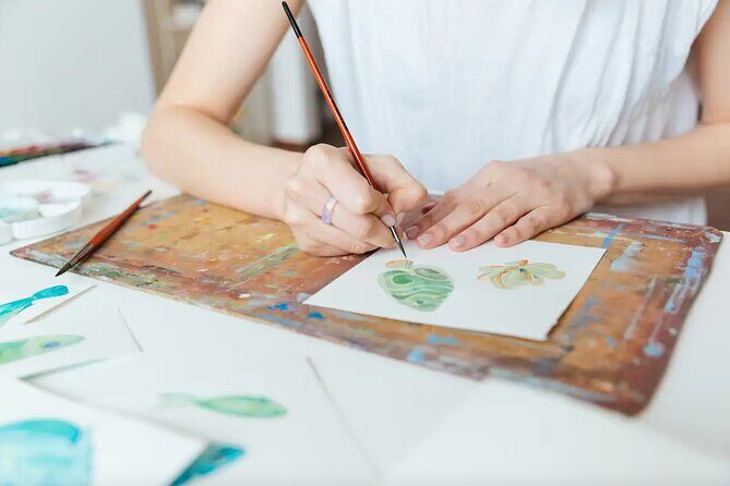 1-hour Watercolor Class with a View of Sugarloaf Mountain - Kiosque ZeroNove: Calm Tables, Real Outdoor Light