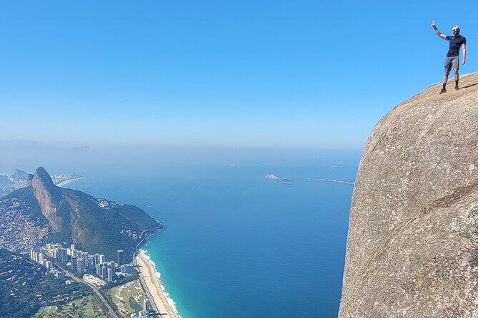 Adventure at Pedra da Gávea - The route inside Tijuca Forest: trail time and climbing with support