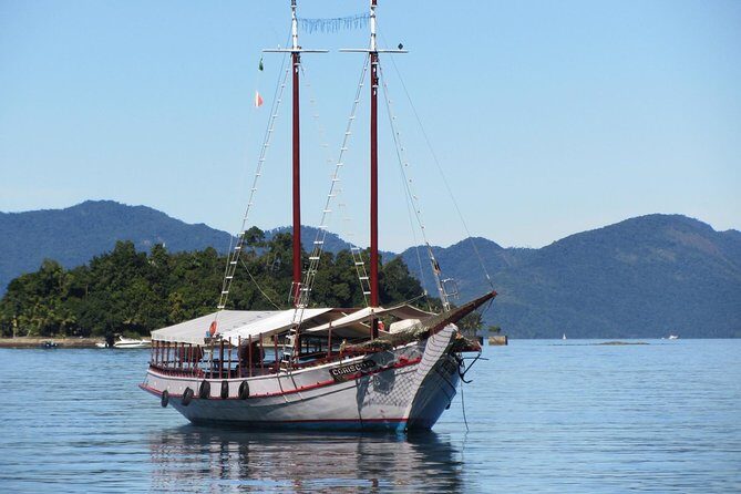 Angra dos Reis and Ilha Grande Day Trip from Rio de Janeiro - Ilha Grande lunch break: good food, watch the schedule