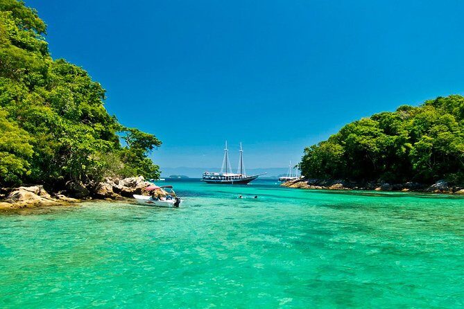 Angra dos Reis and Ilha Grande Tour from Rio with Boat Ride and Lunch - The schooner boat ride through the archipelago (and the onboard vibe)