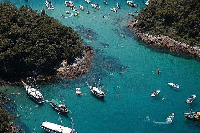 Angra dos Reis and Ilha Grande Tour in an Adventure Day - Lagoa Verde and Lagoa Azul: two lagoons, two kinds of calm
