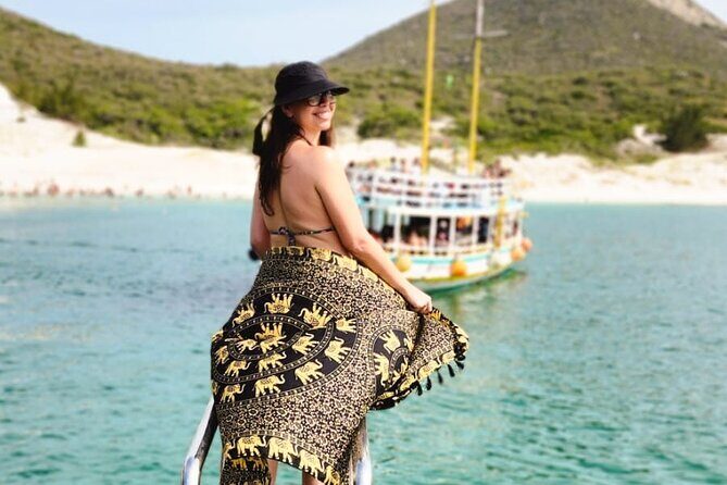 Boat Tour Arraial do Cabo: The Brazilian Caribbean - Entering the Coastal World: Fenda de Nossa Senhora, Gruta Azul, and Enseada Guriri