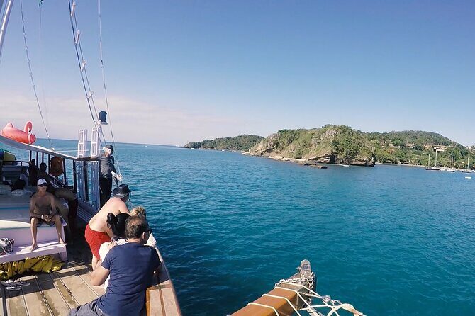 Boat Tour in Buzios with Lunch - Price and Logistics: Early Pickup, Shared Boat, and Time Windows