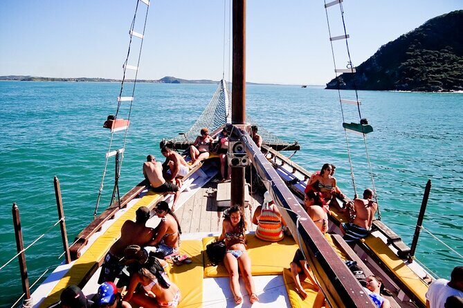 Boat Tour in Buzios with Lunch - Rua das Pedras Stroll: A Short Break Between Ocean Stops