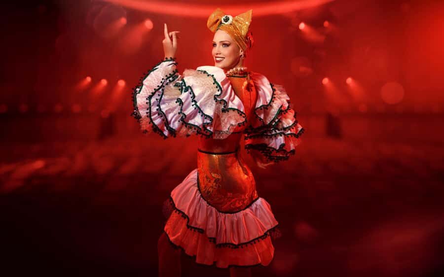 By Night Tour: Roxy Dinner Show & Transfer - Dinner at Chef Danilo Parah level: what’s included and how to choose