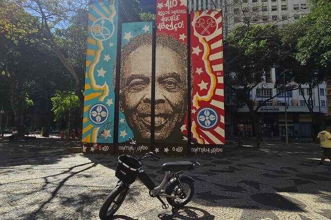 E-Bike Tour: Local Guide, Historic Center to Ipanema - From Copacabana to Ipanema: Bike Stock at Rua Sá Ferreira and the Arpoador Finish