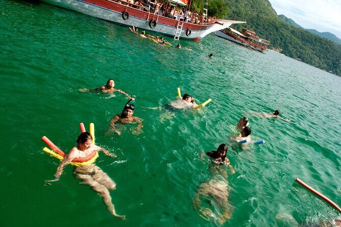 Exploring Angra Dos Reis and Ilha Grande in One Day - Lagoa Verde Reef: Snorkeling for Fish, Rocks, and the Sea Turtle Chance