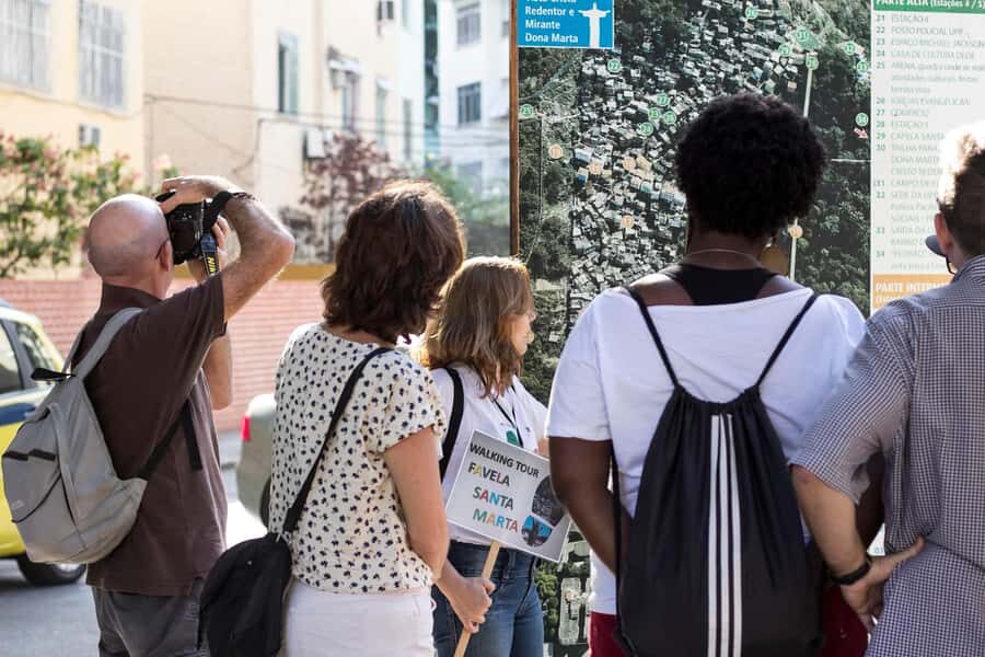 Favela Santa Marta: Walking Tour with local guide - Price and value: what $34 covers on a real community tour