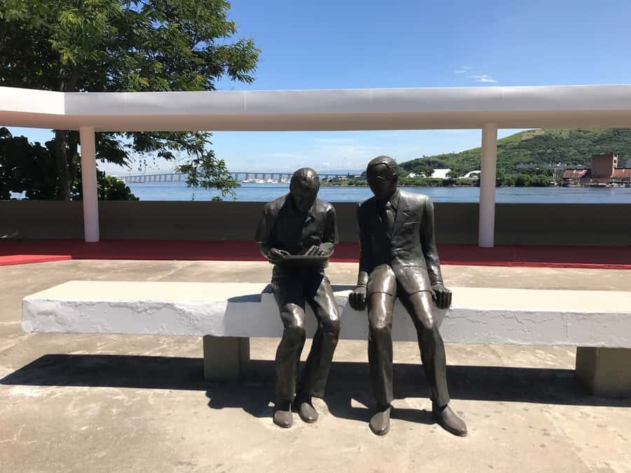 From Rio de Janeiro: Niterói Day Trip - Juscelino Kubitschek Square: quick orientation with payoff