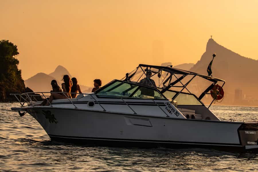 Glória: Sunset Speedboat Cruise with Drinks and Snacks - Boarding at Marina da Glória and How the Tour Really Starts