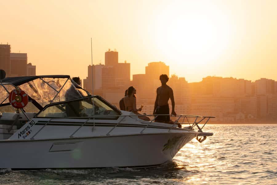 Glória: Sunset Speedboat Cruise with Drinks and Snacks - Niterói Break: The MAC Photo Stop With a Modern-Architecture View