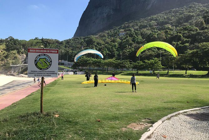 Hang Gliding and Paragliding in Rio de Janeiro - Flight time: 8 to 20 minutes, and wind is the boss