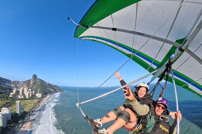 Hang Gliding and Paragliding in Rio de Janeiro - Landing and the front-camera moment