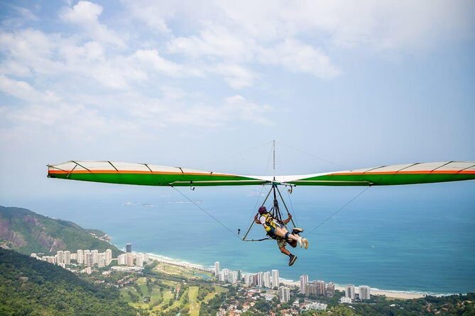 Hang Gliding in Rio de Janeiro - Fly with the best pilots ! - Takeoff lineup: why waiting is part of the deal