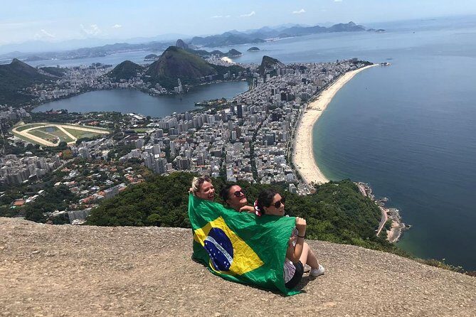Hikking the Favela + Morro Dois Irmaos! - Key things to know before you go