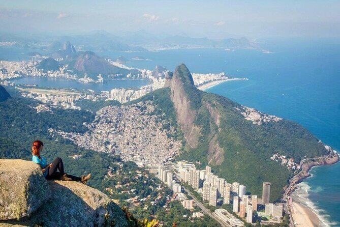 Path DA Guided to Gávea Stone - The descent: guide-controlled, rappelling-style control