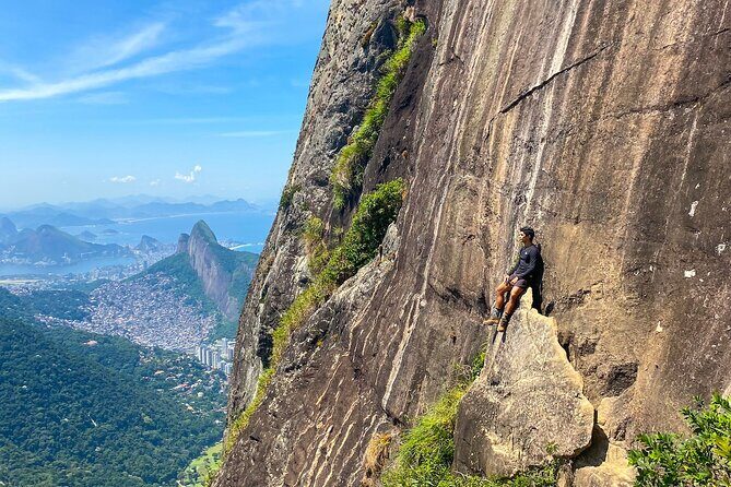 Pedra da Gávea hike, your best experience in Rio - Tijuca Forest start: warm-up in the largest urban forest