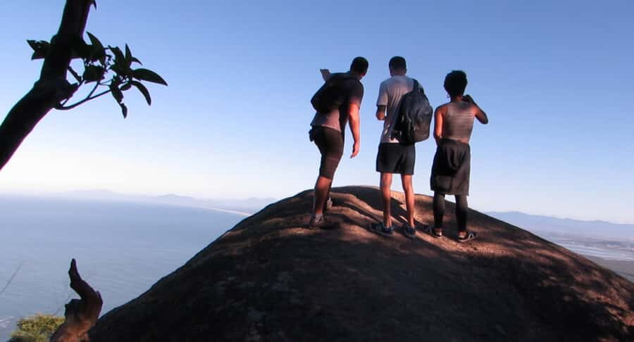 Pedra do Telégrafo Hike and Beach Full-Day Tour - Summit time: what you’ll see at 350 meters (and how to get the best photos)