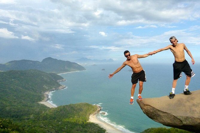 Pedra do Telégrafo Hiking & Relax in a Wild Beach - Guides and group dynamics: small numbers, better control