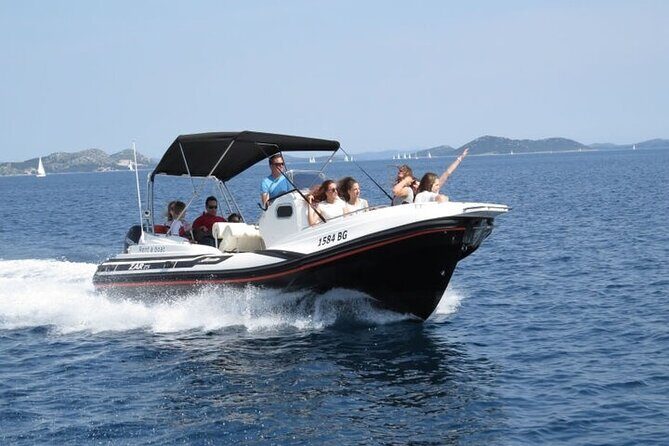 Private Boat Tour In Rio – Tour With Barbecue and Drinks - Copacabana to Ipanema: Beach Time Without the Sand-Heat Grind