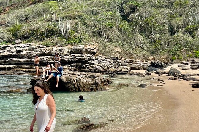Private Buzios Luxury City Tour and Beach Hopping Day Trip - Rua das Pedras: Where Your Lunch and Browsing Go