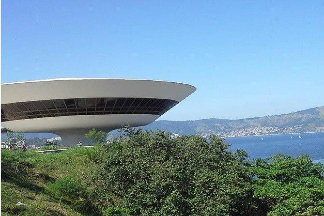 Private Niterói City Tour- MAC Art Museum,Santa Cruz Fortress Parque da Cidade - Jurujuba Beach: calm water, fishing-colony roots, and seafood nearby