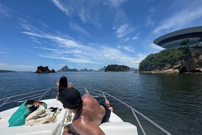 Private Speedboat Tour in Rio de Janeiro with Snacks and Drinks - Passing Santos Dumont Airport, Ilha Fiscal, and Museu do Amanhã