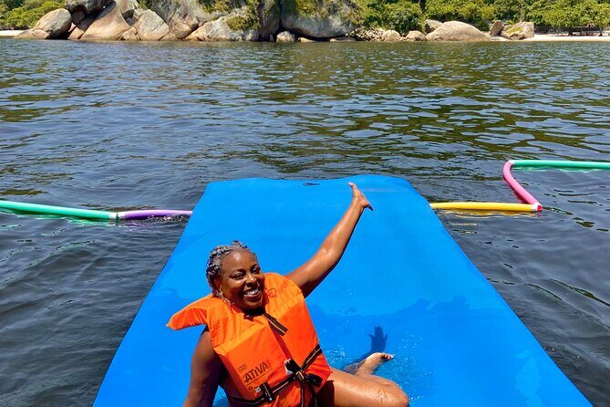 Private Tour with Churrasco in Vela Catamaran - Velas do Rio - Captain Jerome and the crew: how service changes the feel