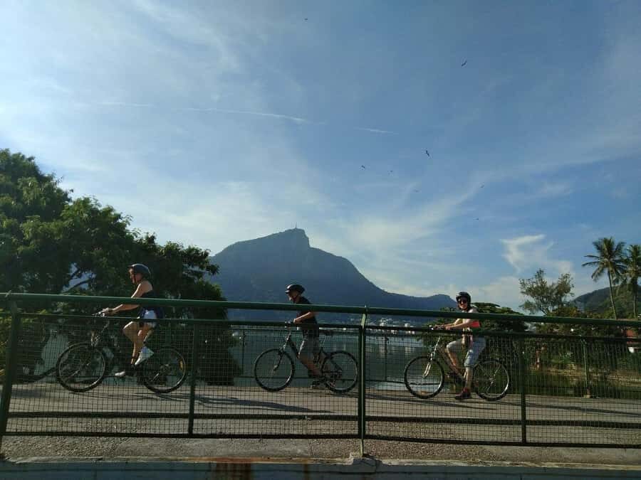 Rio Bike Tour – Discover the Beaches and Lagoon - Arpoador Rock Panoramas: The Photo Stop That Changes the Mood