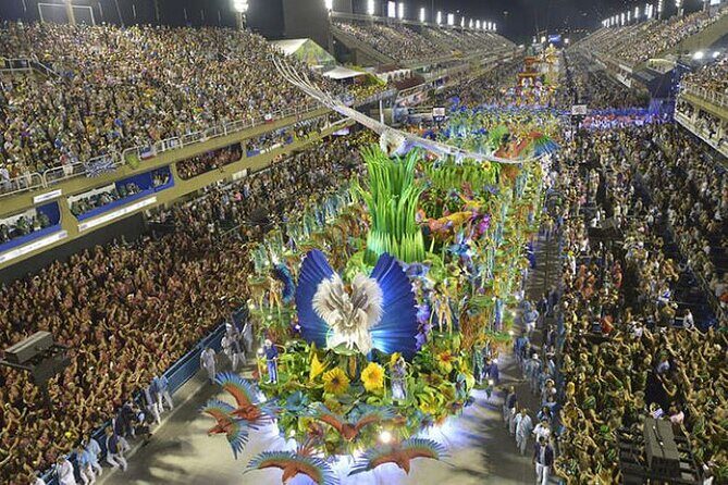 Rio Carnival Parade from a Prime Box – With Shuttle, Tour Guide, Food & Drink - Watching the Parade: Views, Standing, and How to Get a Decent Line of Sight