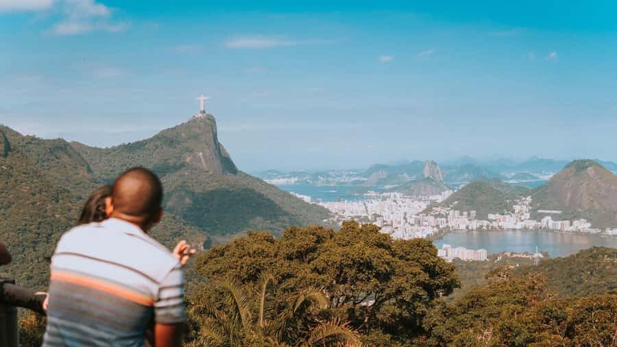 Rio de Janeiro: 4-Hour Botanical Garden & Tijuca Forest Tour - São Conrado: a coastal contrast with paragliders overhead