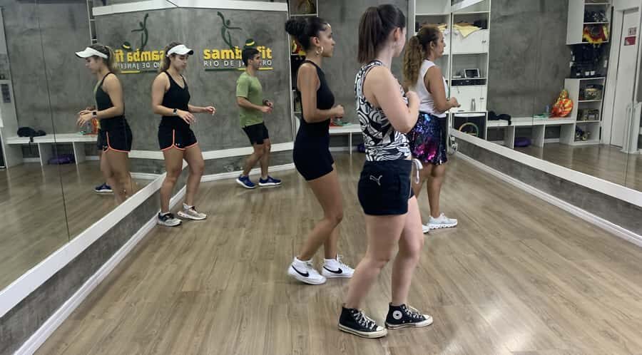 Rio de Janeiro: Beginner Samba Lesson in Ipanema - Pro instructors who actually teach (Gaby, Carla, Ranaa)