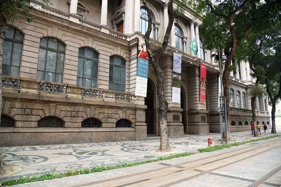 Rio de Janeiro: Downtown Walking Tour - Cinelândia Square: municipal power and cultural institutions in one sweep