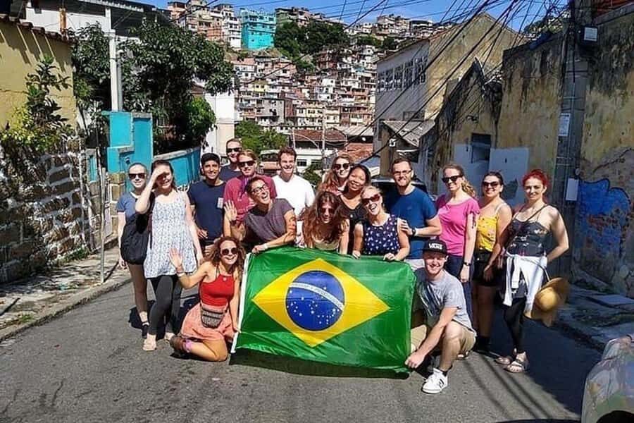 Rio de Janeiro: Favela Jeep Tour to Rocinha and Capoeira - Entering Rocinha life with a guide: culture, crafts, and the hard edges