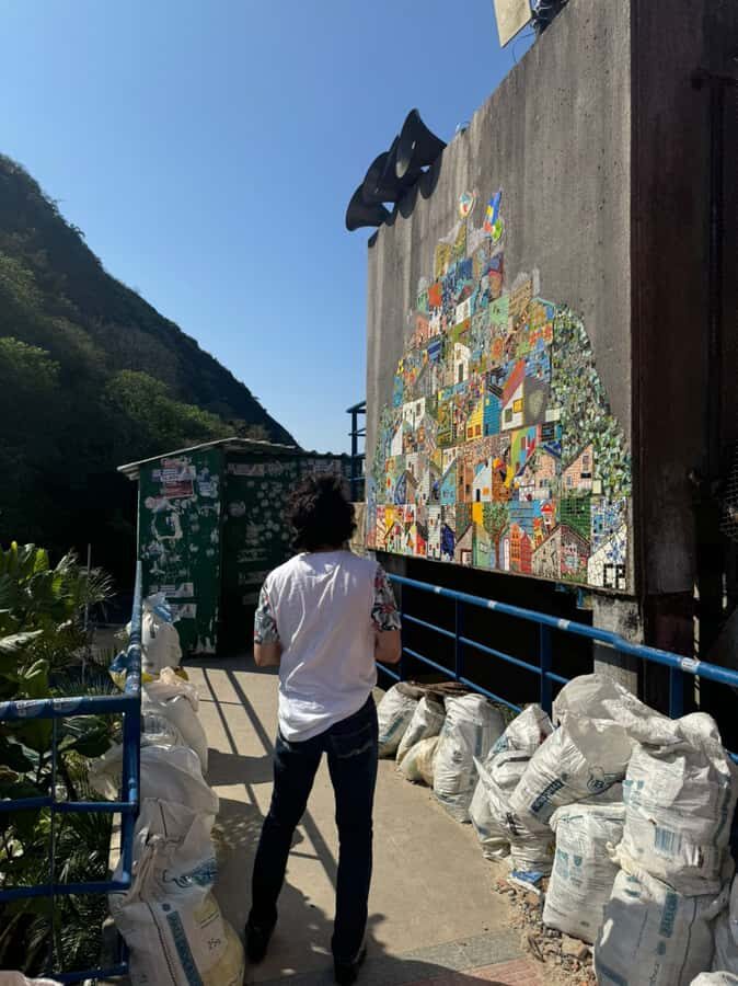 Rio de Janeiro: Favela Santa Marta Top Tour with Local Guide - Meeting at Praça Corumbá and getting your bearings fast