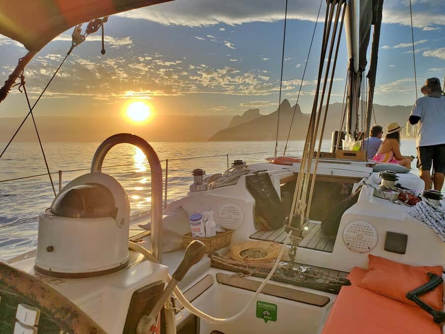 Rio de Janeiro: Guanabara Bay Sunset Sailing Tour & Drinks - From Marina da Glória to the calm of Guanabara Bay