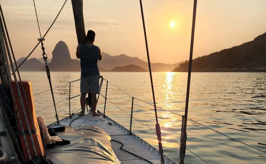 Rio de Janeiro: Guanabara Bay Sunset Sailing Tour & Drinks - The swim stop in Guanabara Bay: when to expect it