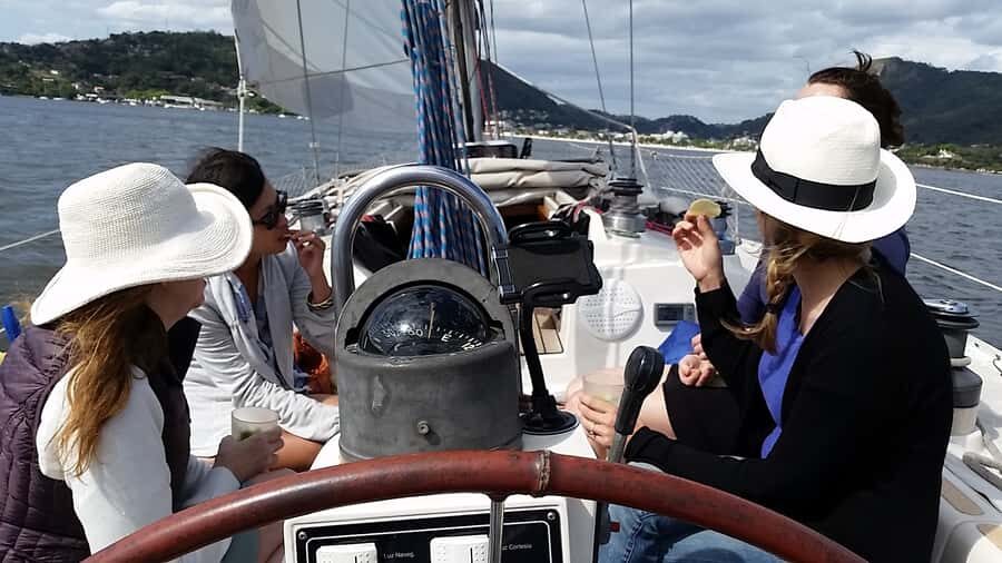 Rio de Janeiro: Guanabara Bay Sunset Sailing Tour & Drinks - Crew energy: where the trip gets its personality