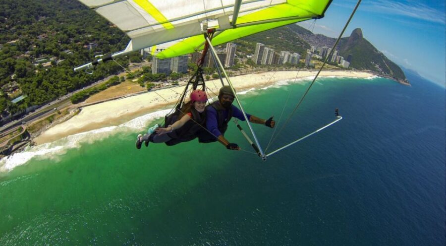 Rio de Janeiro: Hang Gliding or Paragliding Flight - Safety and the pilots: calm communication counts