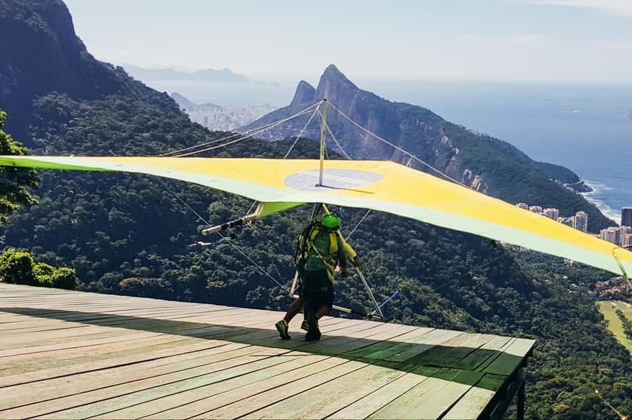 Rio de Janeiro: Hang Gliding Tandem Flight - Landing at São Conrado and getting your GoPro footage