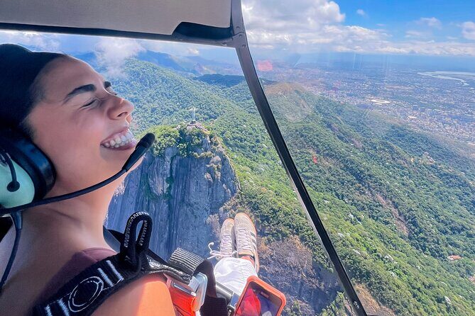 Rio de Janeiro: Helicopter Tour Without Doors at Christ the Redeemer - Safety and Comfort Without Doors: How You’ll Use Those Hand-and-Foot Zones