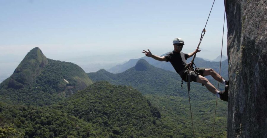 Rio de Janeiro: Hiking and Rappelling at Tijuca Forest - Entering Tijuca Forest: From the Gate to the First Climb