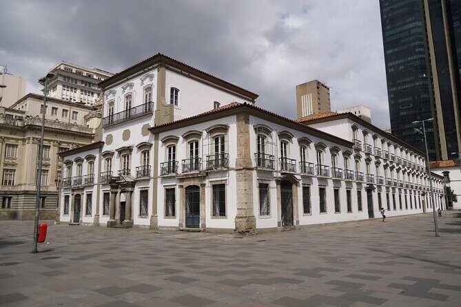 Rio de Janeiro Historical Center Walking Tour - Getting oriented in Centro: the walk starts at Av. Treze de Maio