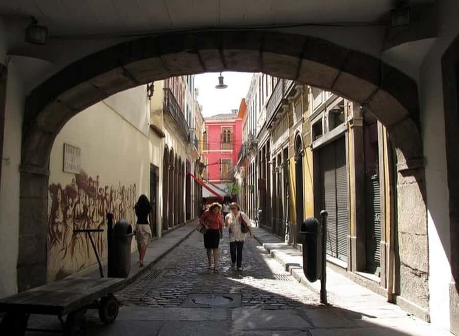 Rio de Janeiro : Must-See Sites Walking Tour With A Guide - Cinelândia: a smart finish near culture centers and political landmarks