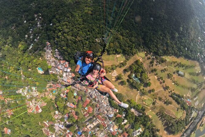Rio de Janeiro : Paragliding Tandem Flights over Rio - Landing at the club or touching down on São Conrado sand