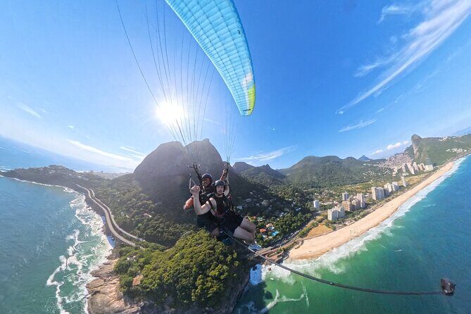Rio de Janeiro : Paragliding Tandem Flights over Rio - GoPro footage vs 360-degree camera: what’s included and what costs extra