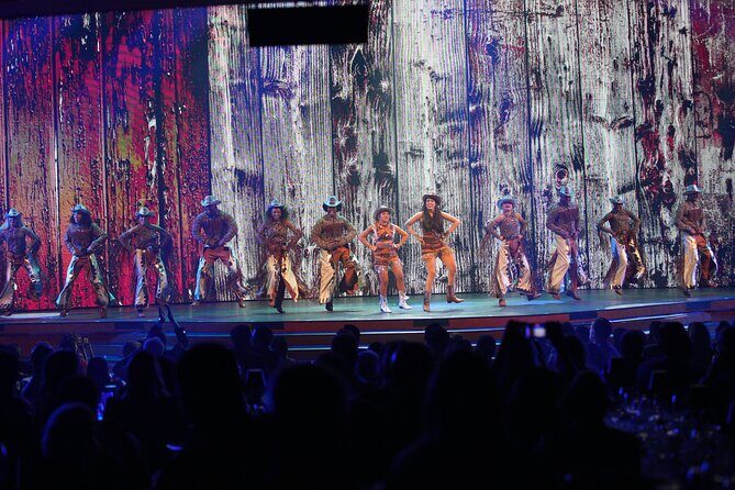 Rio de Janeiro: Roxy Dinner Show With Transfer - The 7:00 pm flow: how dinner and the main show work together