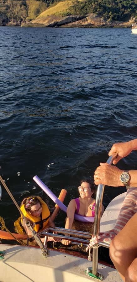 Rio de Janeiro: Sailing Sunset Tour with Snacks and Drinks - Photo stops and guided sights: what you get beyond scenery