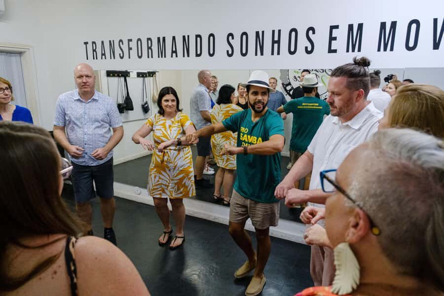 Rio de Janeiro: Samba Class in Copacabana - Included perks that make the hour easier: water, toilet, and no transfer