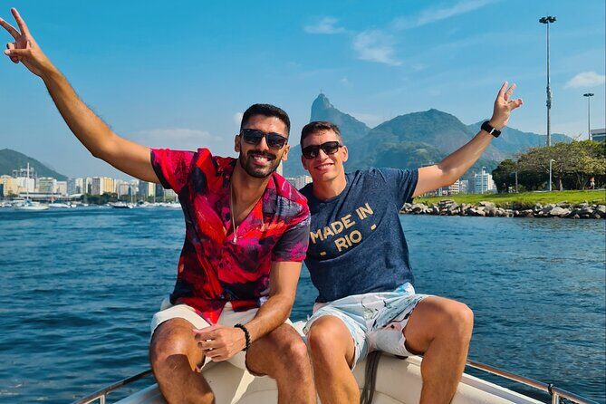 Rio de Janeiro: Shared Speedboat Tour with Beer Included! - Guided or not: how to judge the English commentary reality